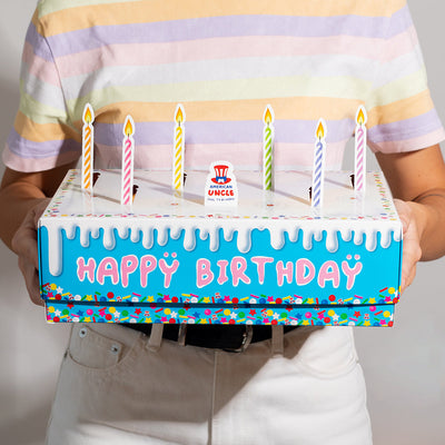 Caja cumpleaños, caja con forma de tarta de cumpleaños de 15 snacks dulces y salados