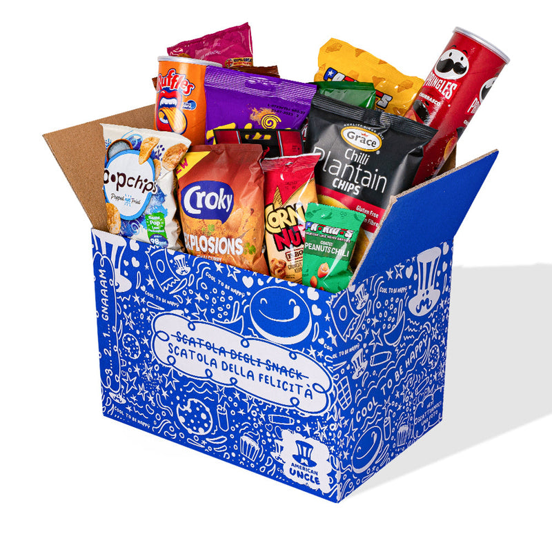 Caja de snacks salados con al menos 18 productos internacionales.