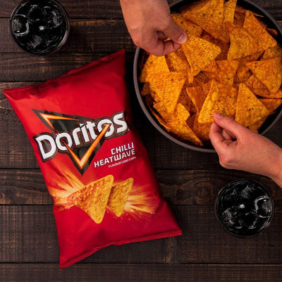 Doritos Chilli Heatwave, Nachos al formaggio leggermente piccante da 150g (1954236170337)